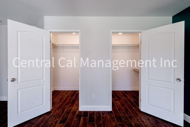 Building Photo - 4 Bedroom/2 Bath Home in the Southwest - $2495 per month!