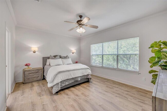 Building Photo - 5511 Oakwood Cove