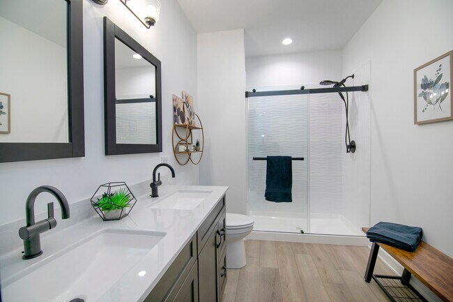 Building Photo - 2031 Isabella Ln