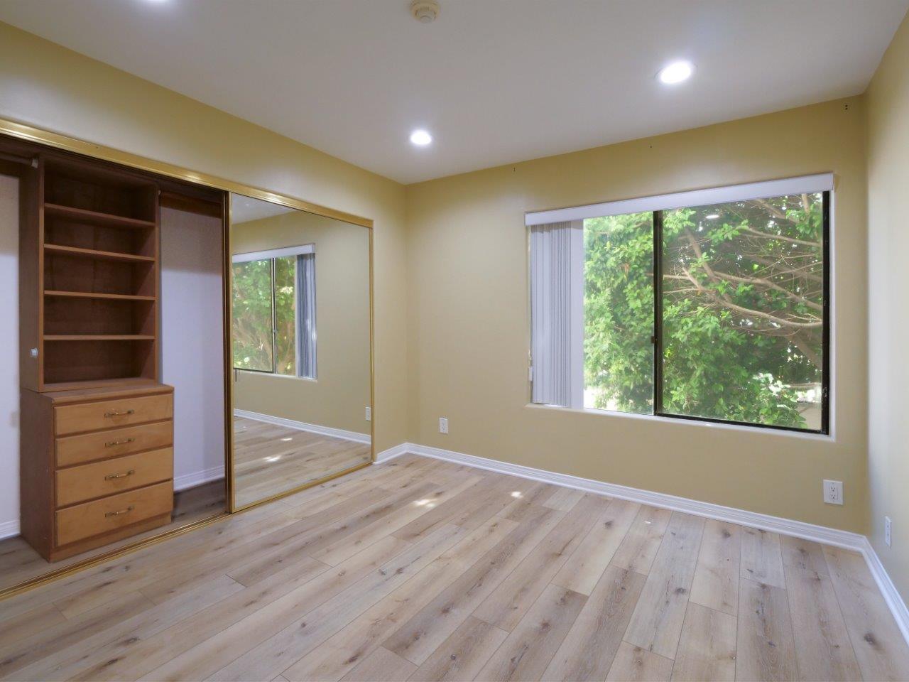Building Photo - 515 N Gertruda Ave