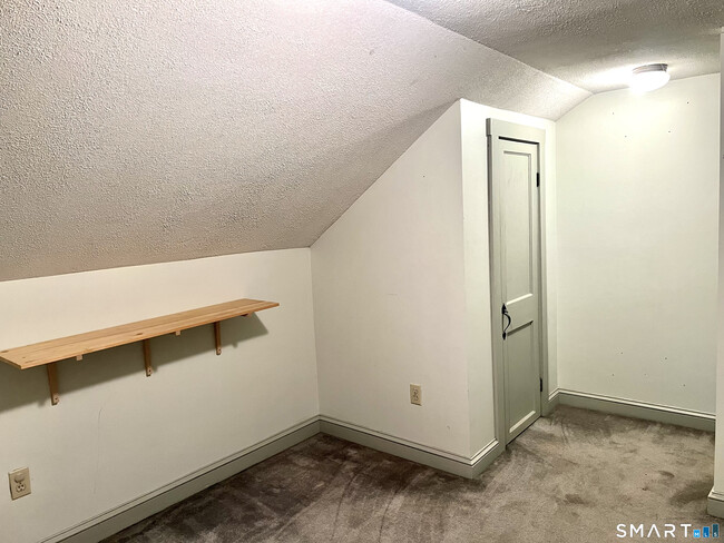 Building Photo - 77 Freestone Ave