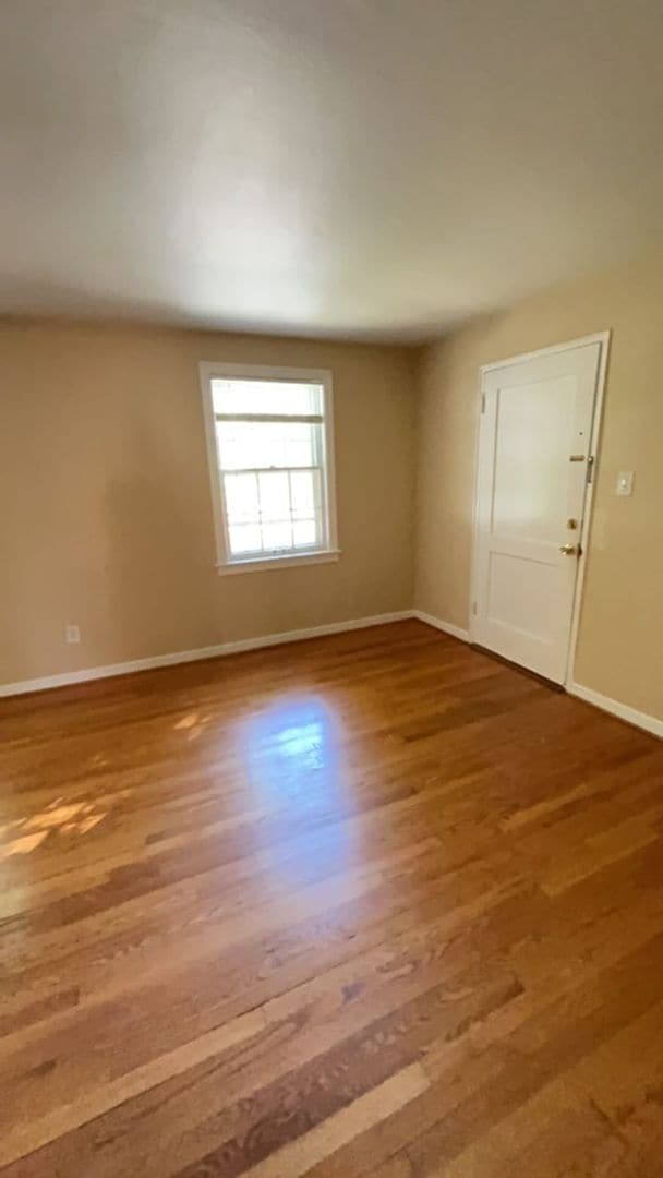 Building Photo - 2 Bedroom 1 Bath