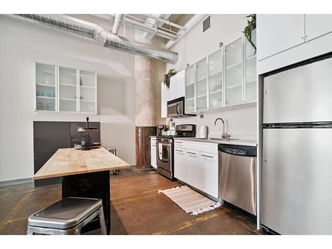 Building Photo - 700 N Washington Ave