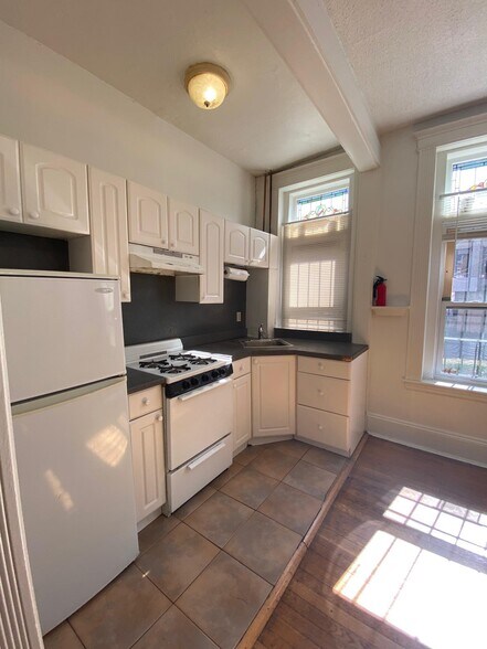 Building Photo - 146 Hemenway St