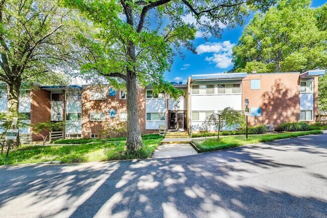 Building Photo - 5651 Kennedy St
