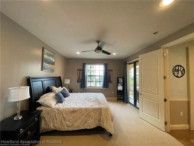 Building Photo - 2351 Lakeview Dr