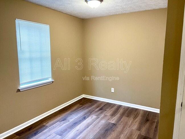 Building Photo - 145 Meadowbrook Ct