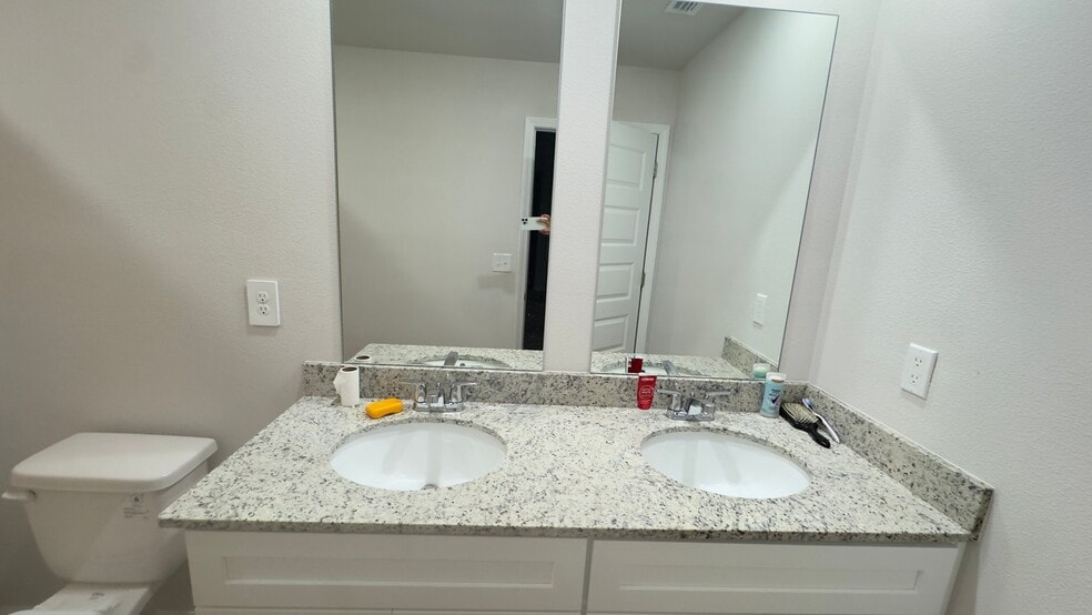 Building Photo - 4344 Knollwood Cir