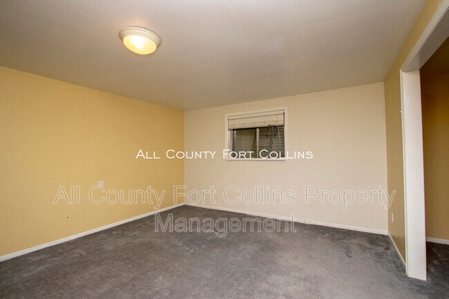 Building Photo - 2730 Hanover Dr