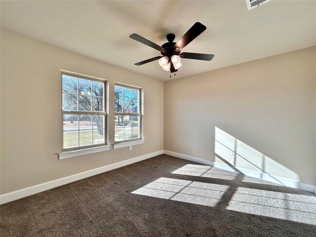 Building Photo - 112 Savage Cir