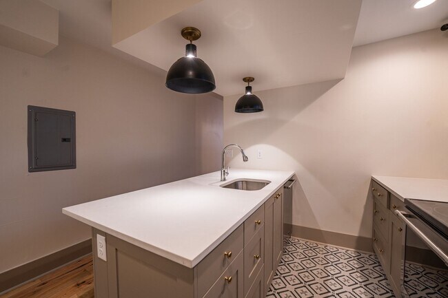 Building Photo - Laurel220 (KC-JF)