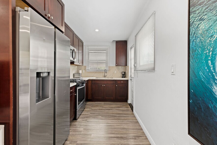 Building Photo - 512 W Juniper St