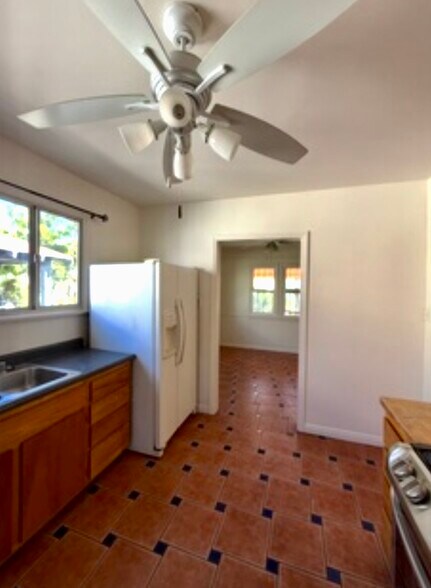 Building Photo - 6089 Cashio St