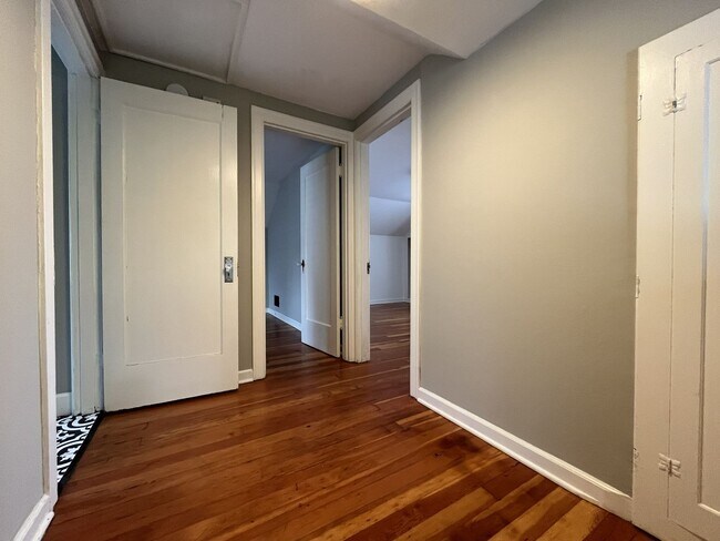 Building Photo - Stunning Rose City Park 5BD 2BA Home with Gas Fireplace Updated Finishes, Air Conditioning & Laun...