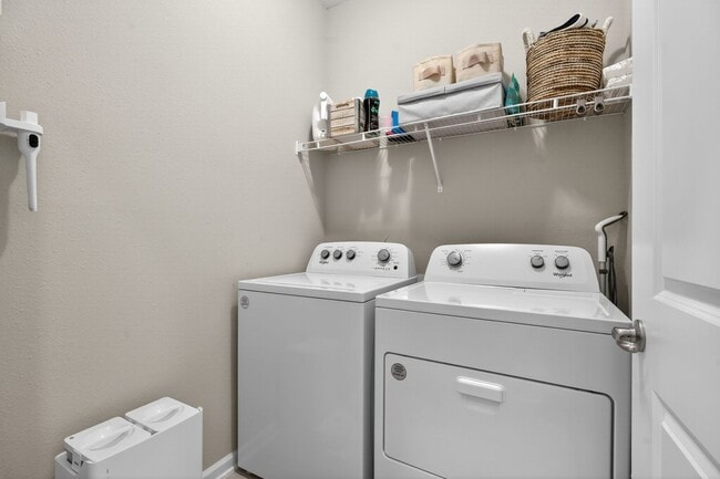 Building Photo - Fully Upgraded Home