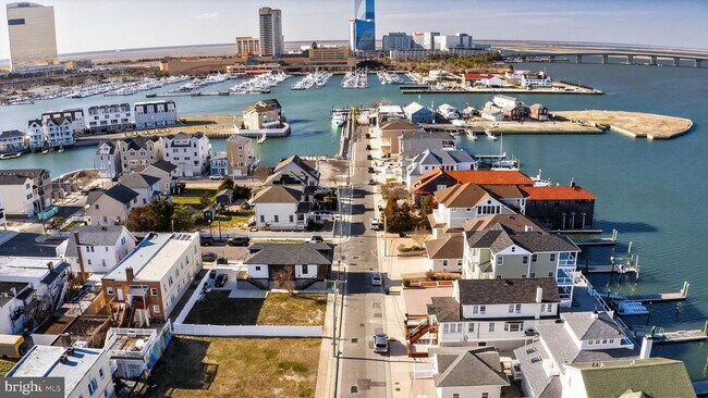 Building Photo - 739 N Massachusetts Ave