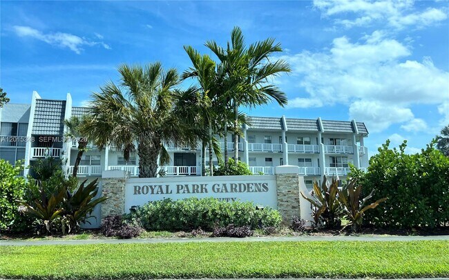 Building Photo - 6550 Royal Palm Blvd