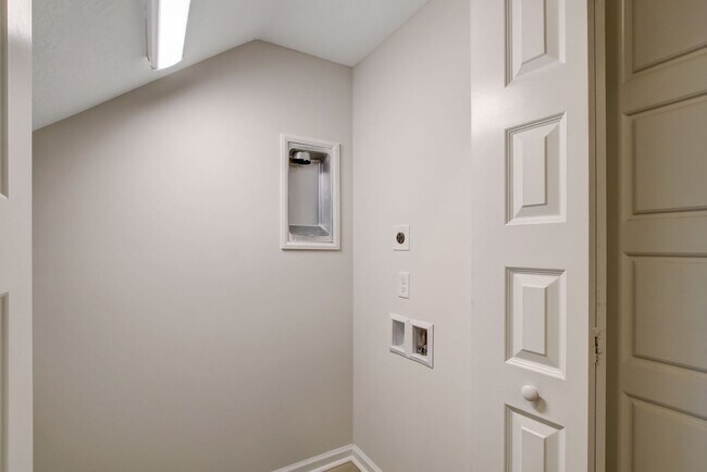 Building Photo - 408 S 8th St