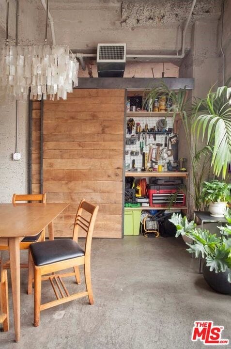 Building Photo - 1855 Industrial St