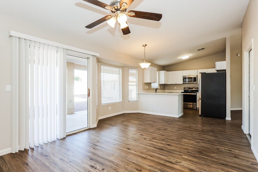 Building Photo - 1611 S 63rd Dr