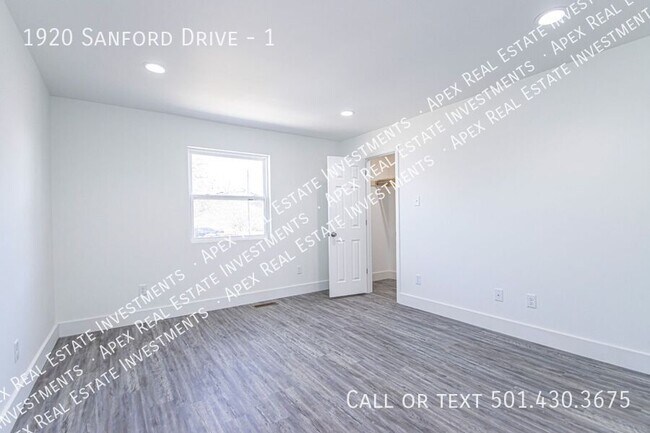 Building Photo - 1920 Sanford Dr