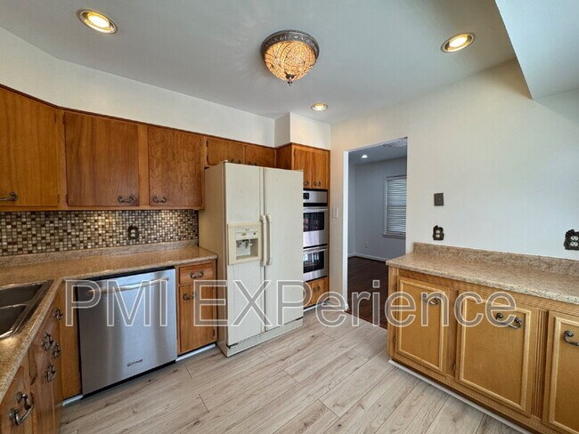 Building Photo - 3203 Amador Dr