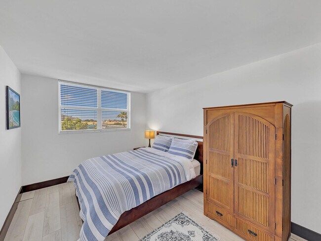 Building Photo - 1421 S Ocean Blvd