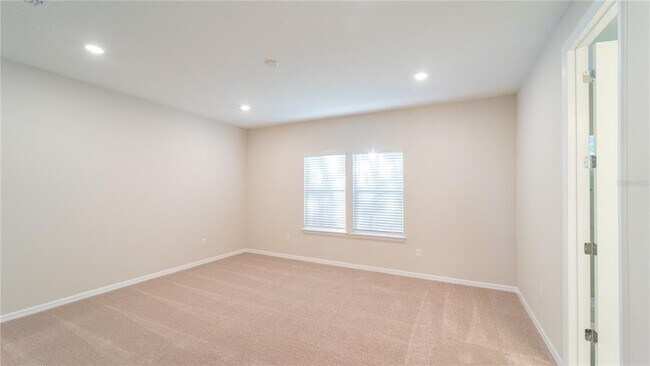 Building Photo - 16446 Lone Oak Cir