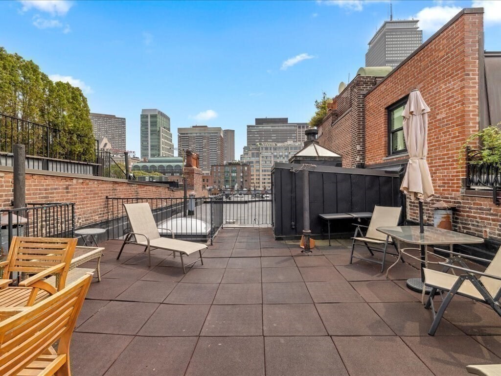 Building Photo - 228 Commonwealth Ave