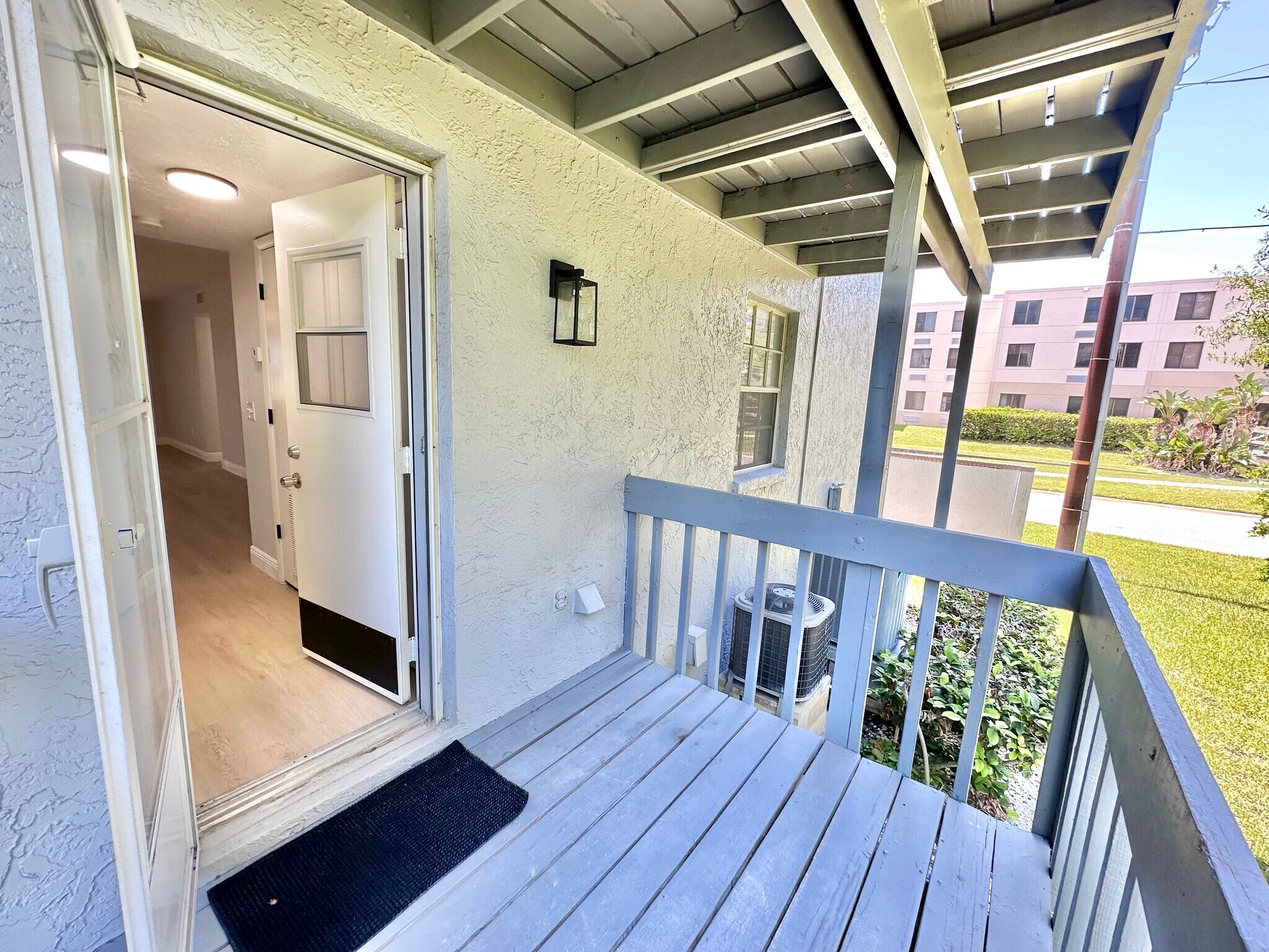 Back Patio - 4915 W McElroy Ave