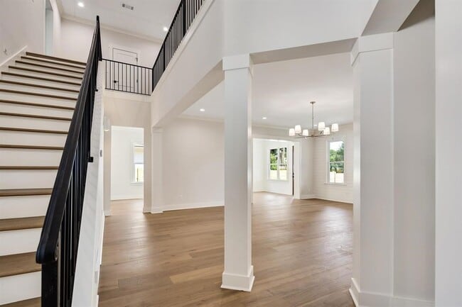 Building Photo - 352 Avon Rd