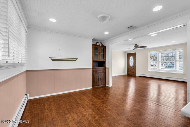 Building Photo - 918 Charles Dr