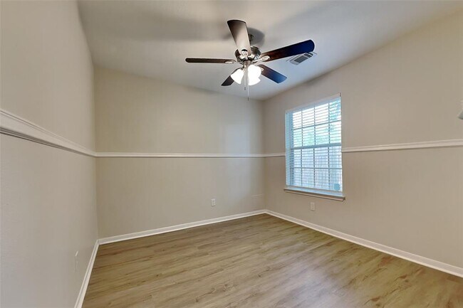 Building Photo - 4010 Spring Meadow Dr