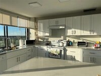 Building Photo - 1500 Presidential Way