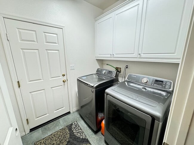 Building Photo - Live Life On The Golf Course!