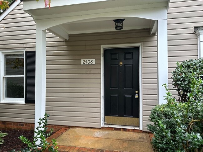 Building Photo - SIGN A LEASE BY 7/31 & GET $100 OFF MONTHL...