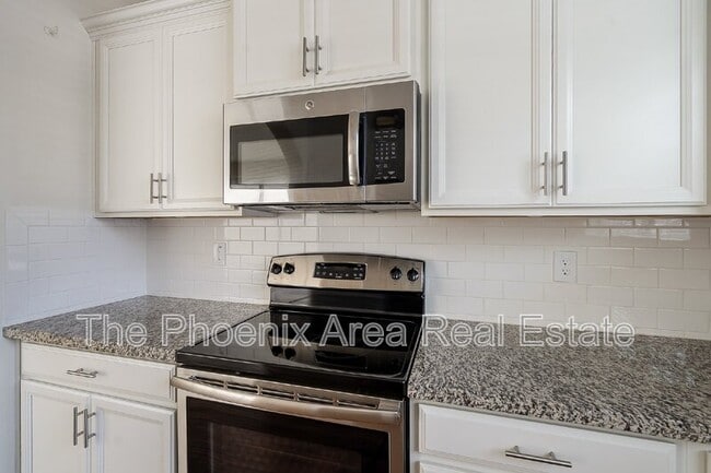 Building Photo - 1055 S Reber Ave