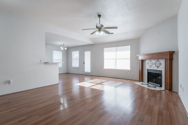 Building Photo - 5700 SE 87th St