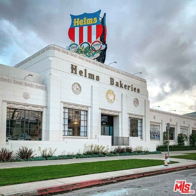 Building Photo - 3159 Hutchison Ave