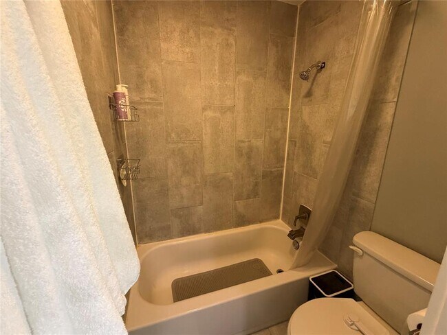 Building Photo - 1900 Dauphine Cove