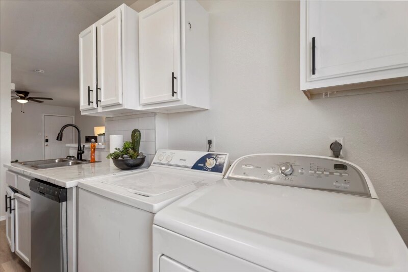 Building Photo - 5810 Redstone Dr