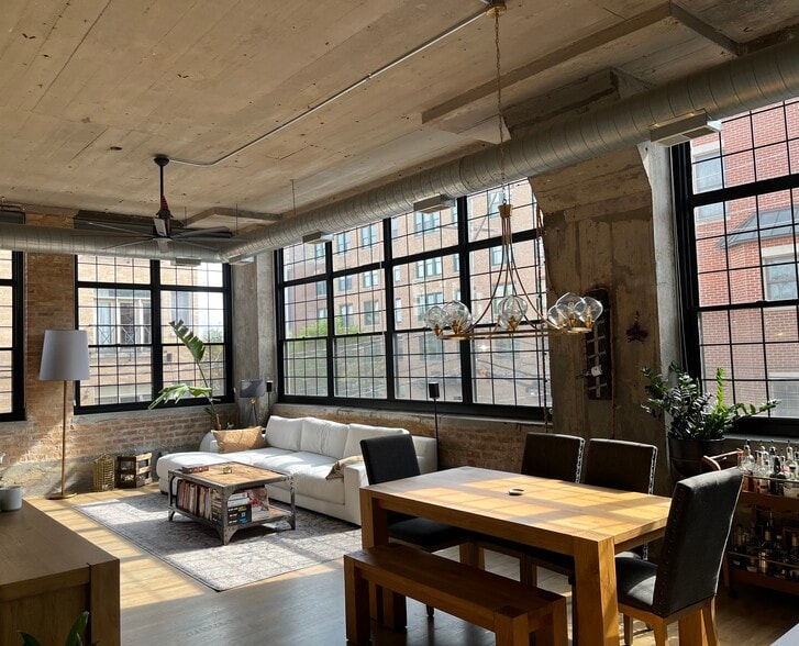 Building Photo - 17 N Loomis St