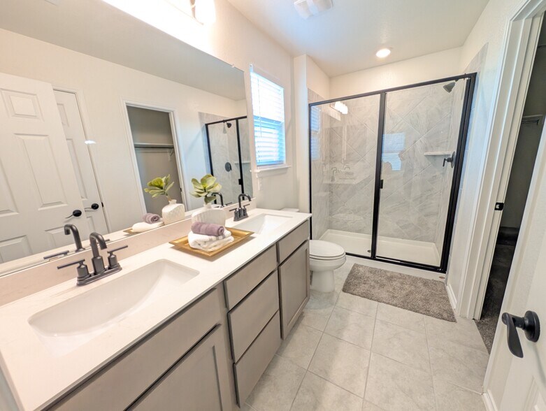 Building Photo - 6213 Albany Sleigh Dr