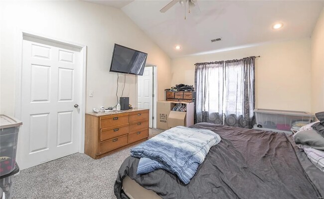 Master Bedroom - 15845 Tamarack Ln