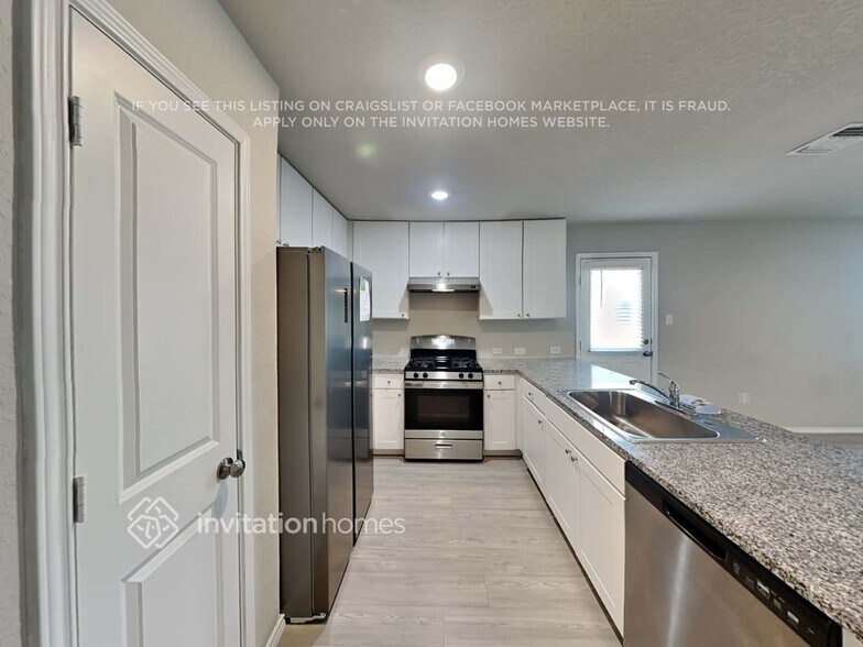 Building Photo - 5743 Leon Pl