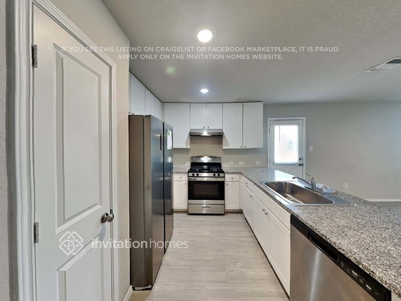 Building Photo - 7335 Avila Vis