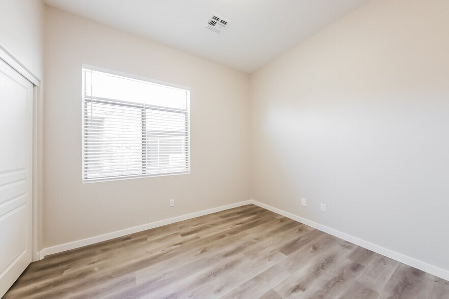 Building Photo - 6836 S 38th Pl