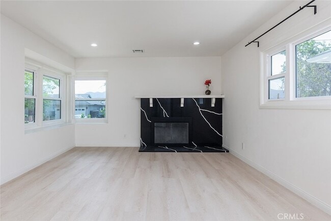Building Photo - 3511 Paraiso Way