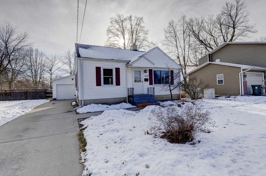 Building Photo - 3621 Dennett Dr