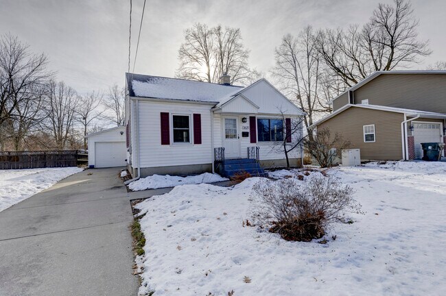 Building Photo - 3621 Dennett Dr